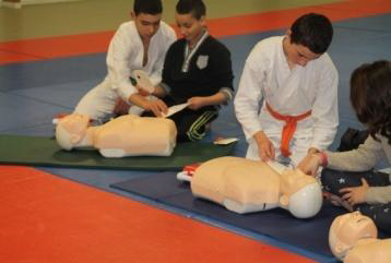 Jeunes KTE en formation aux gestes de premiers secours